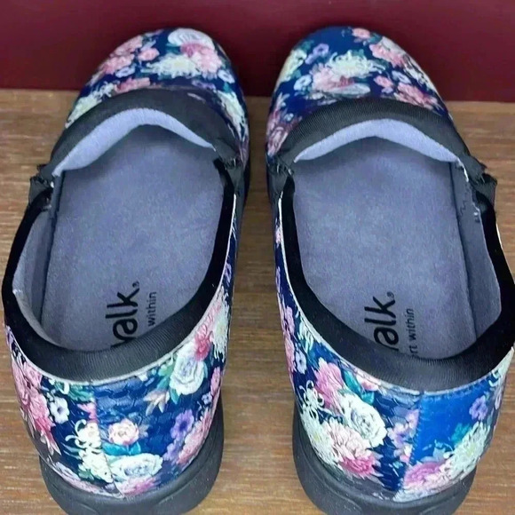 Softwalk Floral Clog - Picture 5 of 12